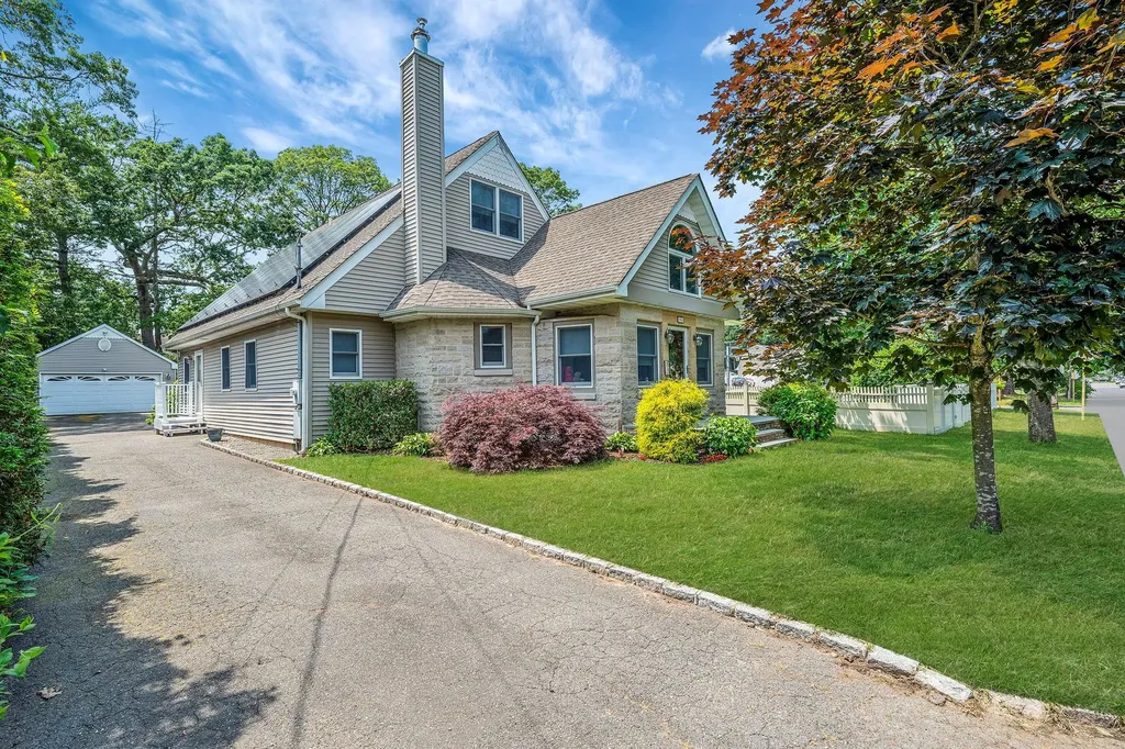 246 Cadman Avenue Babylon NY 11702