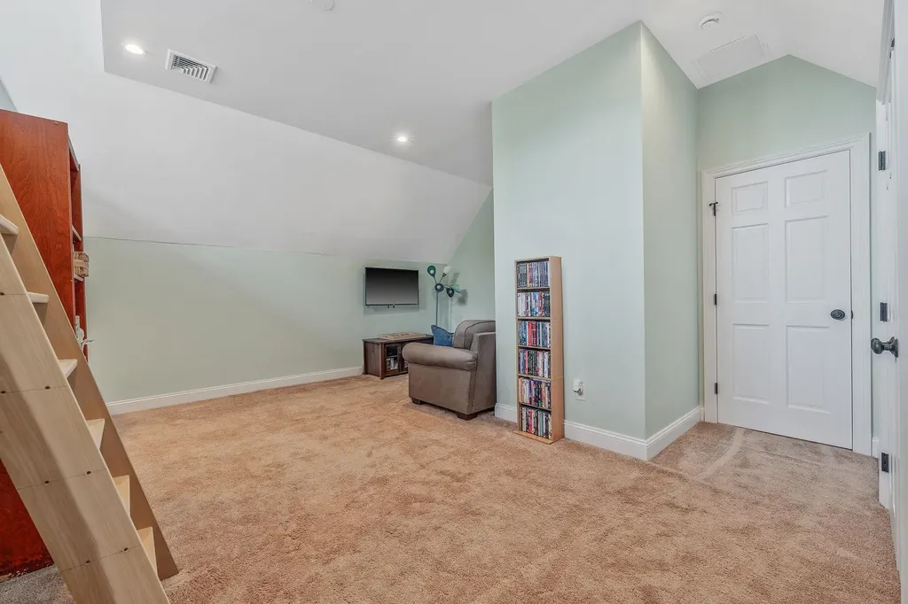 246 Cadman Avenue Babylon NY 11702