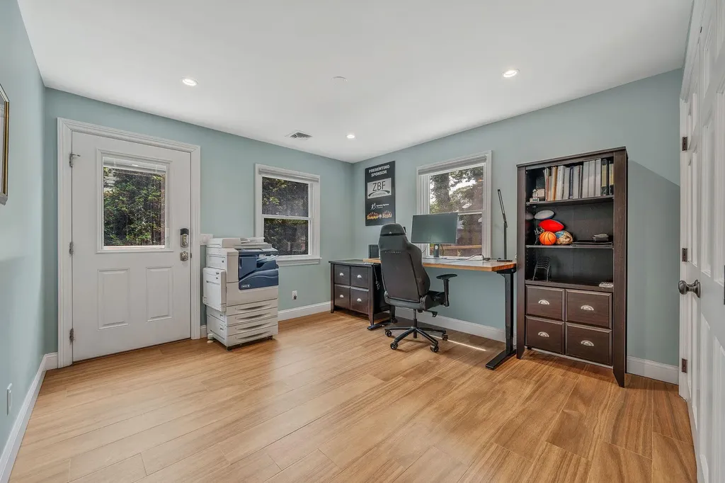 246 Cadman Avenue Babylon NY 11702