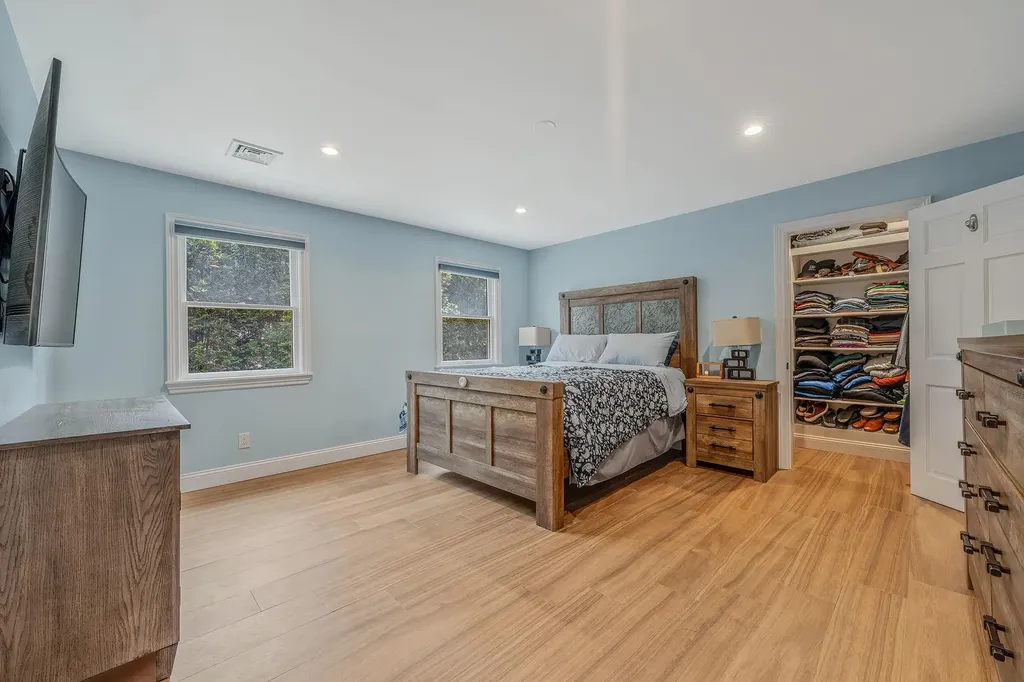 246 Cadman Avenue Babylon NY 11702