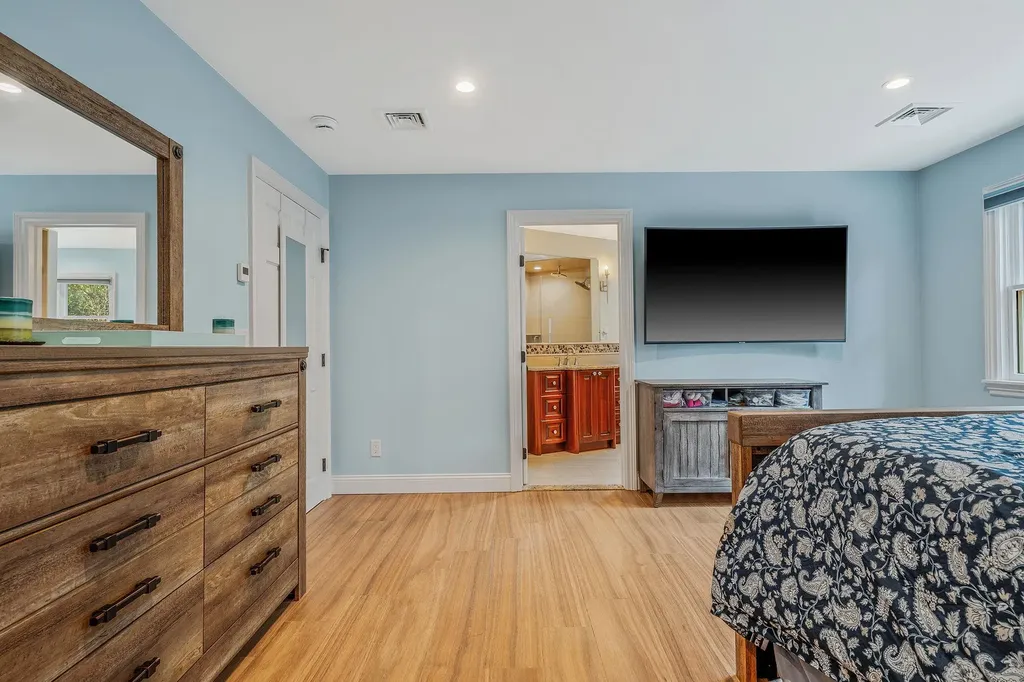 246 Cadman Avenue Babylon NY 11702