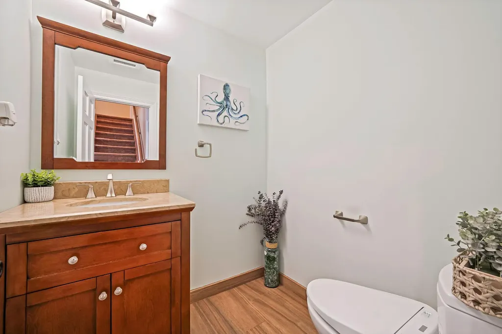 246 Cadman Avenue Babylon NY 11702