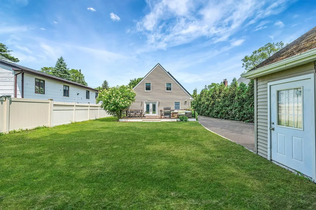 246 Cadman Avenue Babylon NY 11702