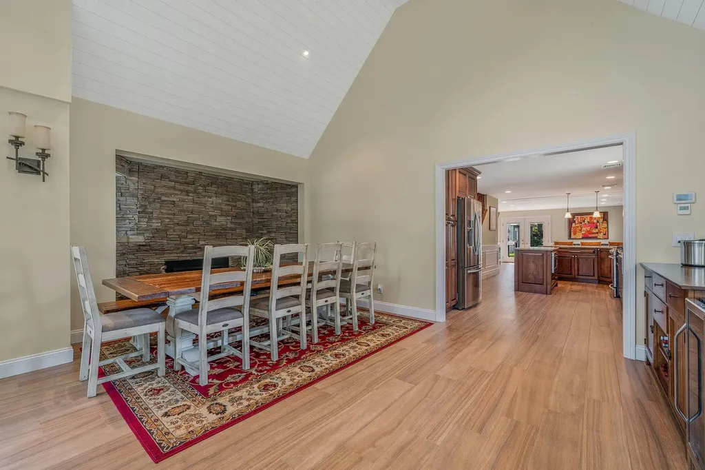 246 Cadman Avenue Babylon NY 11702