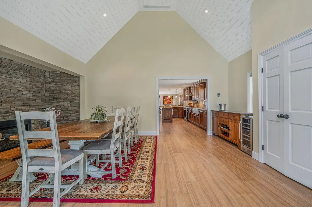 246 Cadman Avenue Babylon NY 11702