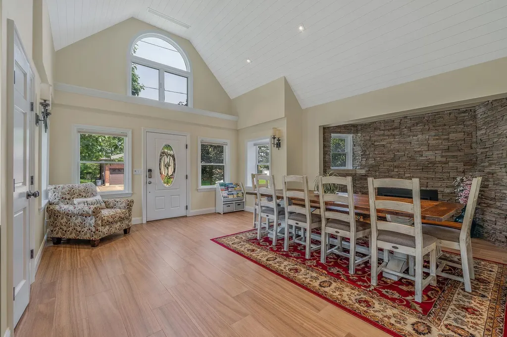 246 Cadman Avenue Babylon NY 11702