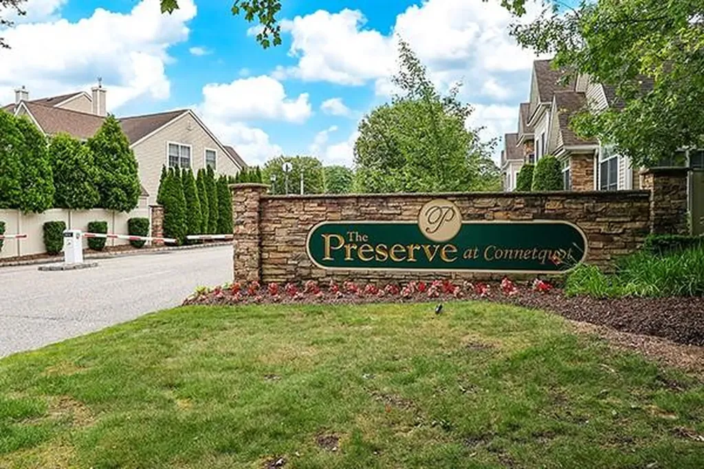 27 Eagle Circle Bohemia NY 11716