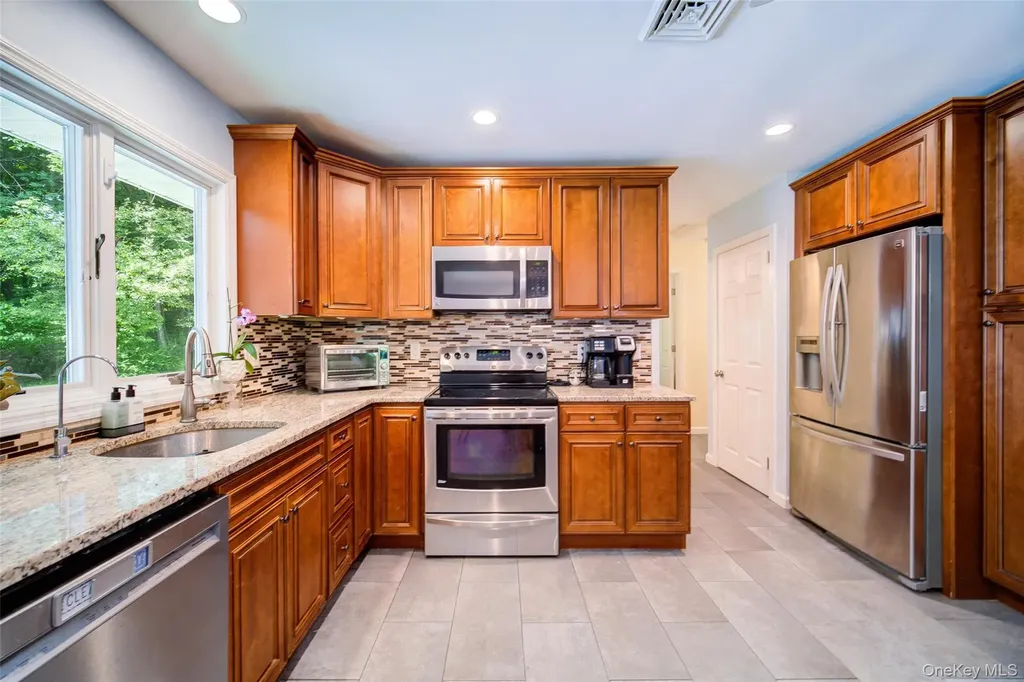 35 Wildwood Drive Poughkeepsie NY 12603