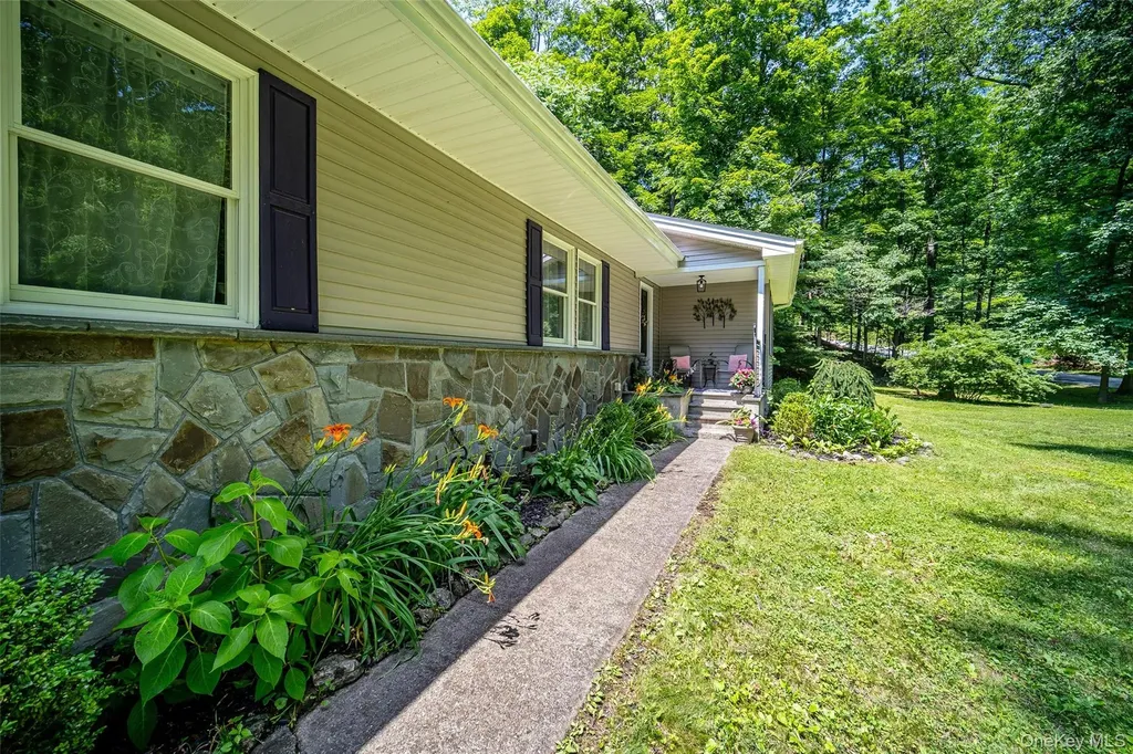 35 Wildwood Drive Poughkeepsie NY 12603