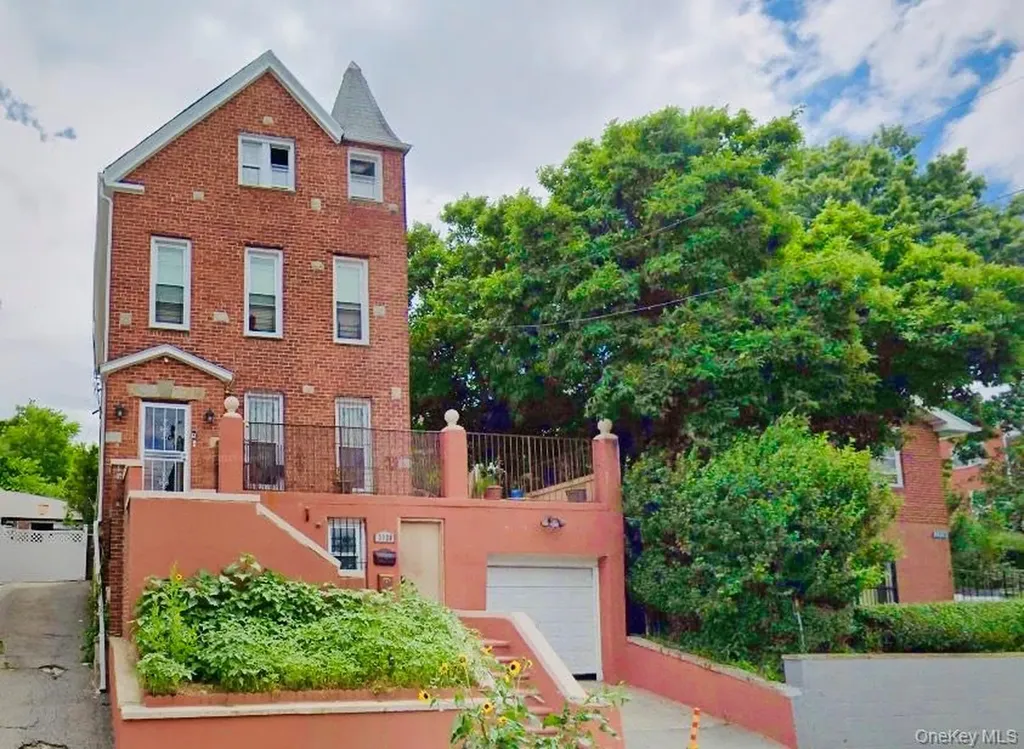 3320 Barker Avenue Bronx NY 10467