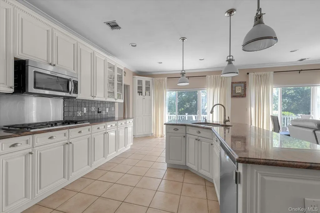 85 Sagamore Drive Plainview NY 11803