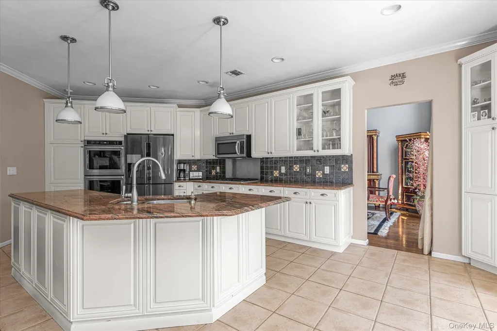 85 Sagamore Drive Plainview NY 11803