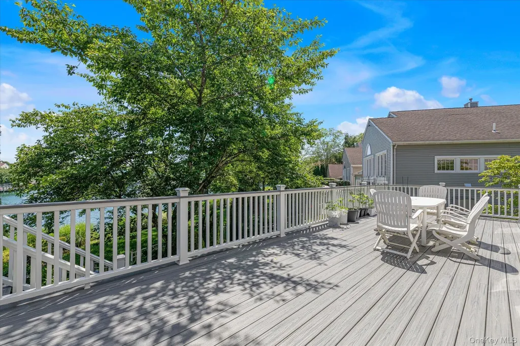85 Sagamore Drive Plainview NY 11803