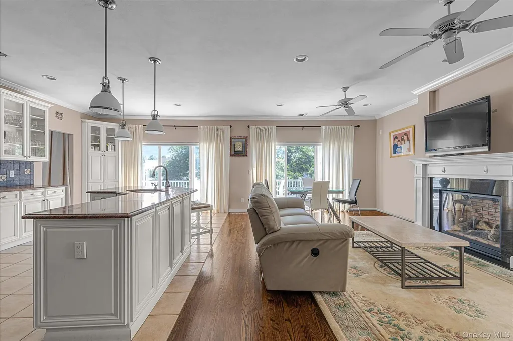 85 Sagamore Drive Plainview NY 11803