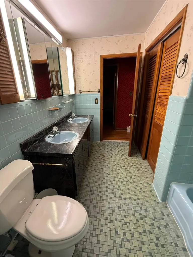 5 Spruce Drive Hyde Park NY 12538