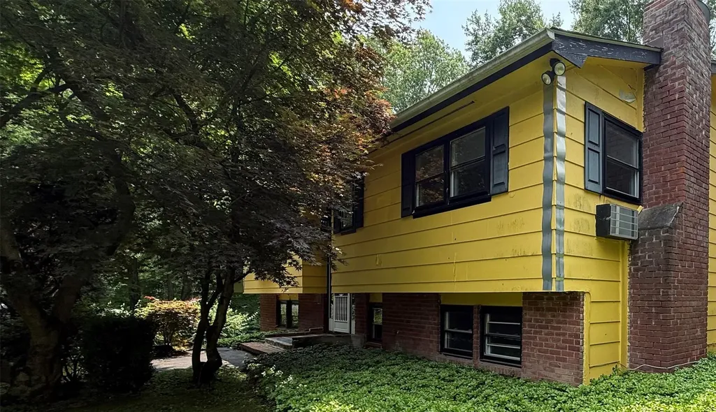 5 Spruce Drive Hyde Park NY 12538