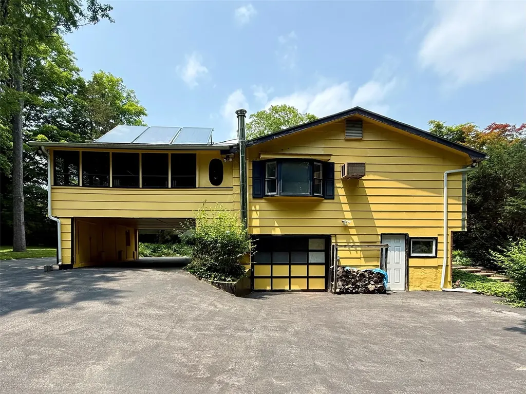 5 Spruce Drive Hyde Park NY 12538