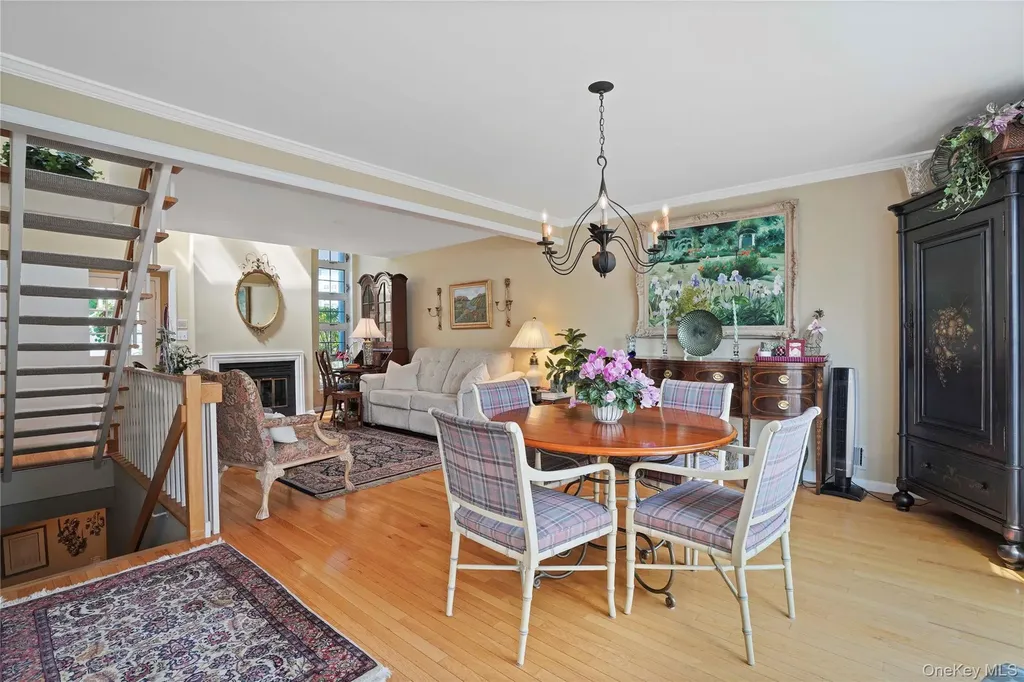 9 Pinewood Circle White Plains NY 10603
