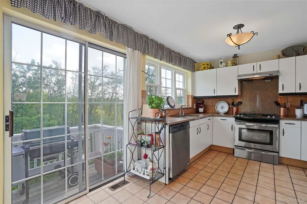 9 Pinewood Circle White Plains NY 10603