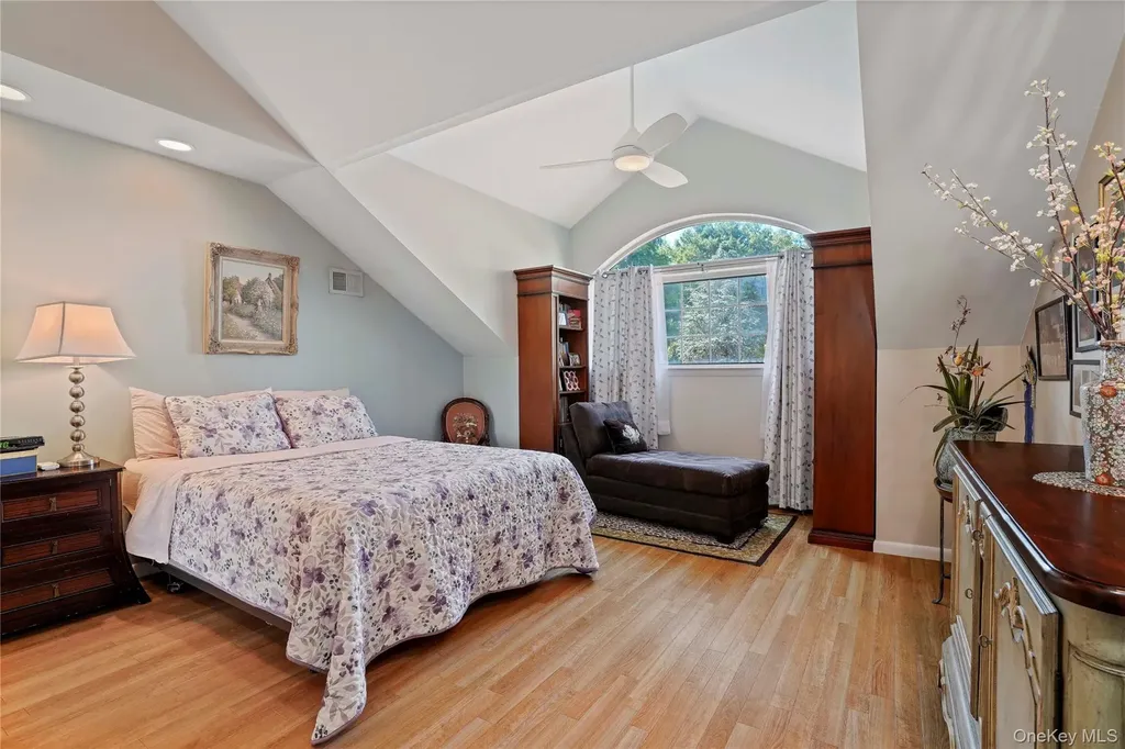 9 Pinewood Circle White Plains NY 10603