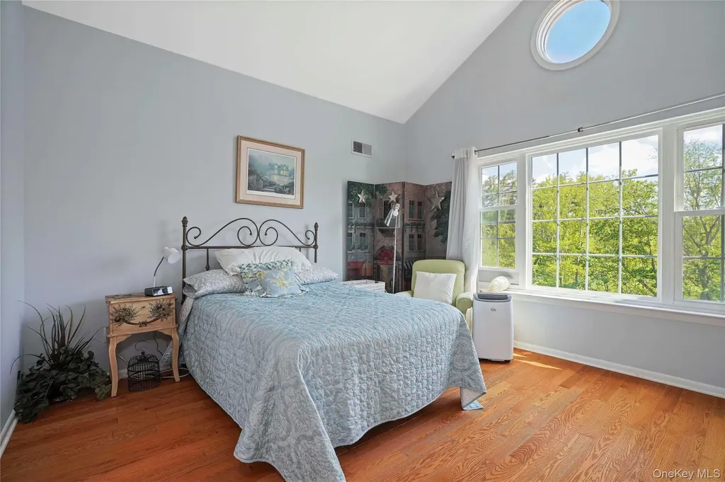 9 Pinewood Circle White Plains NY 10603