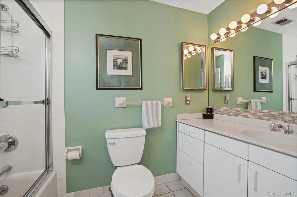 9 Pinewood Circle White Plains NY 10603