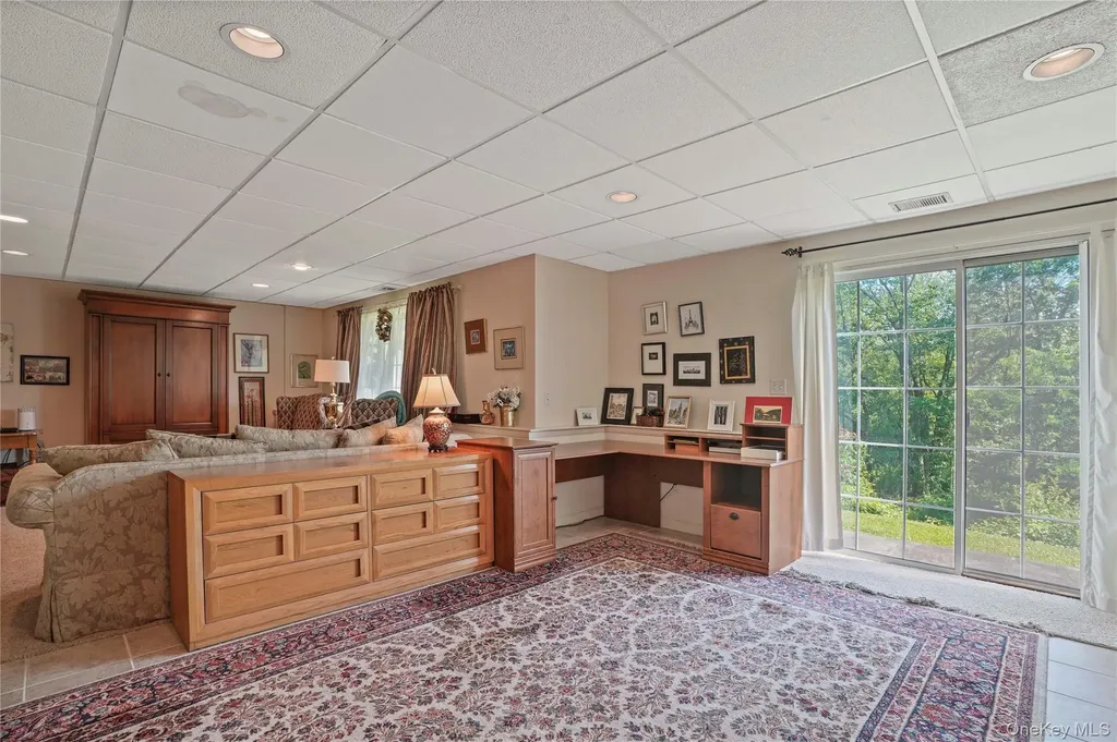 9 Pinewood Circle White Plains NY 10603
