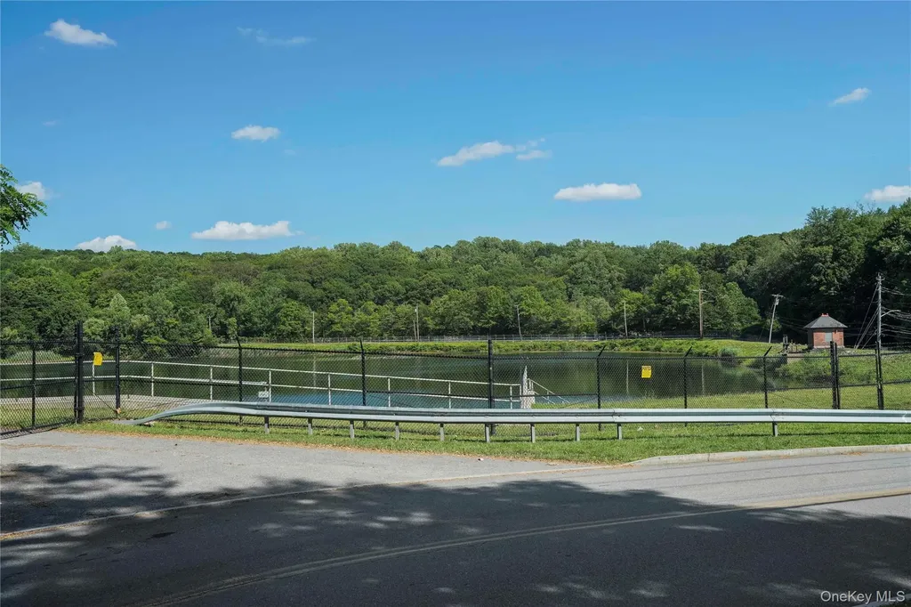 9 Pinewood Circle White Plains NY 10603