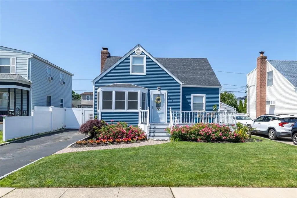 209 Venetian Boulevard Lindenhurst NY 11757