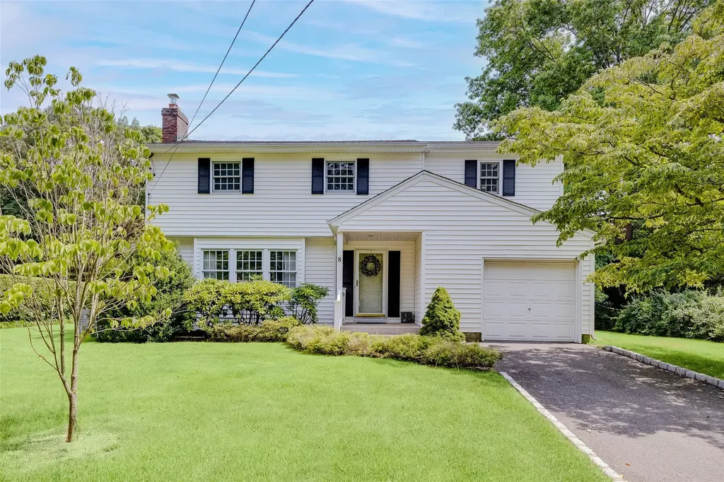 8 Bowdon Road Greenlawn NY 11740