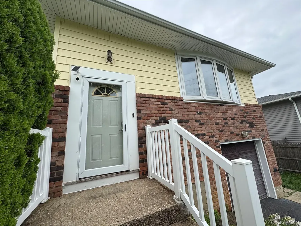 147 Truxton Road Dix Hills NY 11746