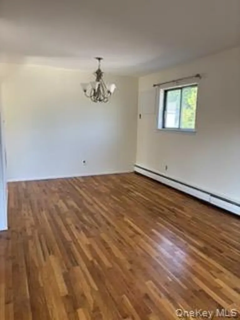 147 Truxton Road Dix Hills NY 11746