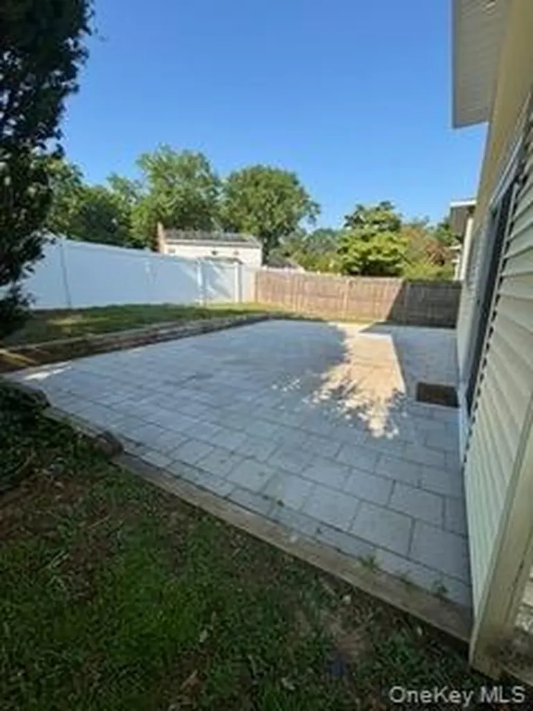 147 Truxton Road Dix Hills NY 11746