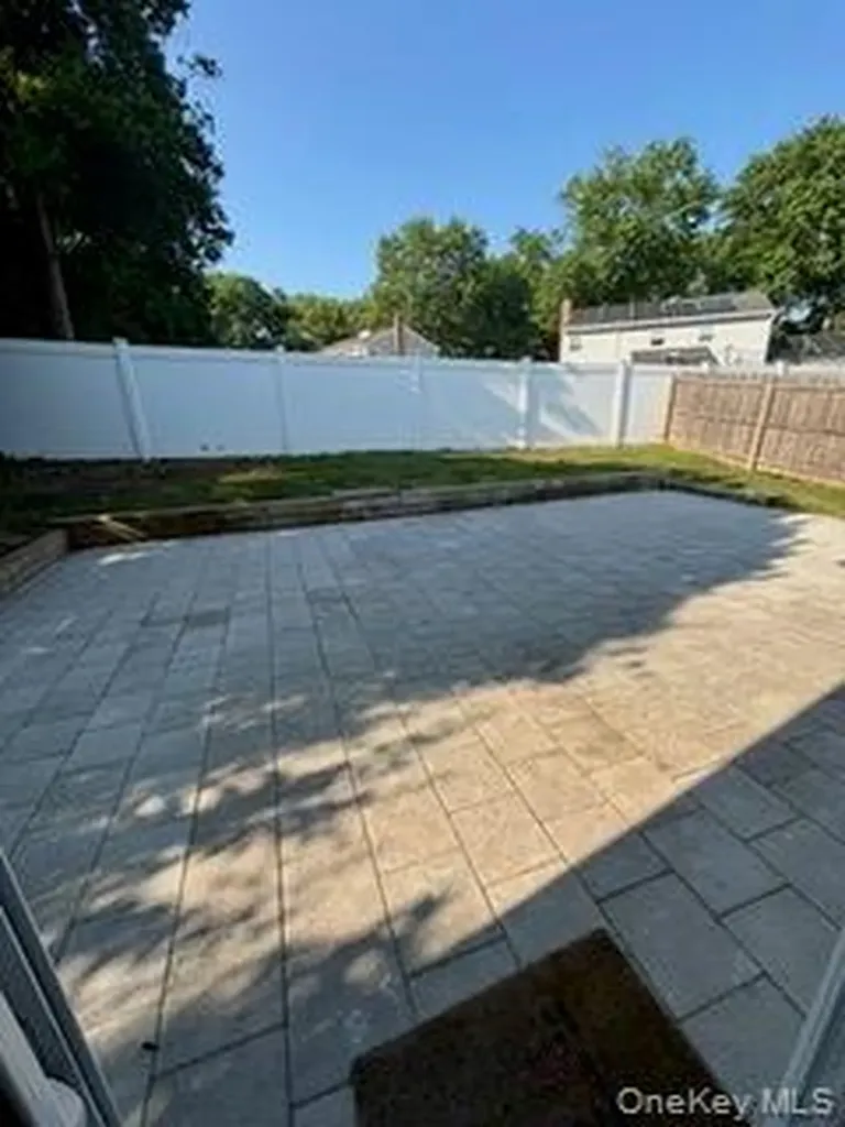 147 Truxton Road Dix Hills NY 11746