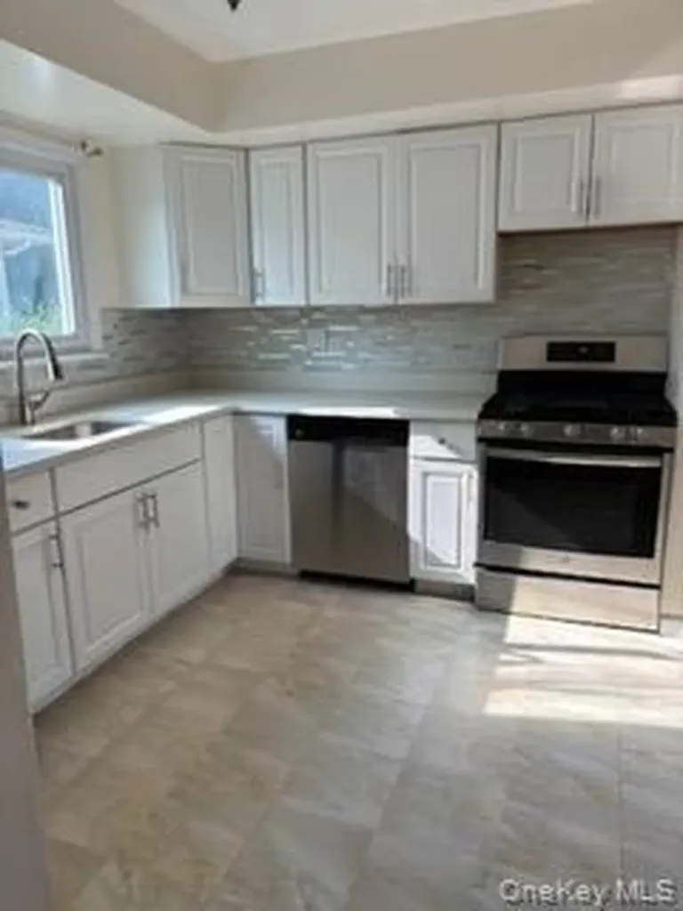 147 Truxton Road Dix Hills NY 11746