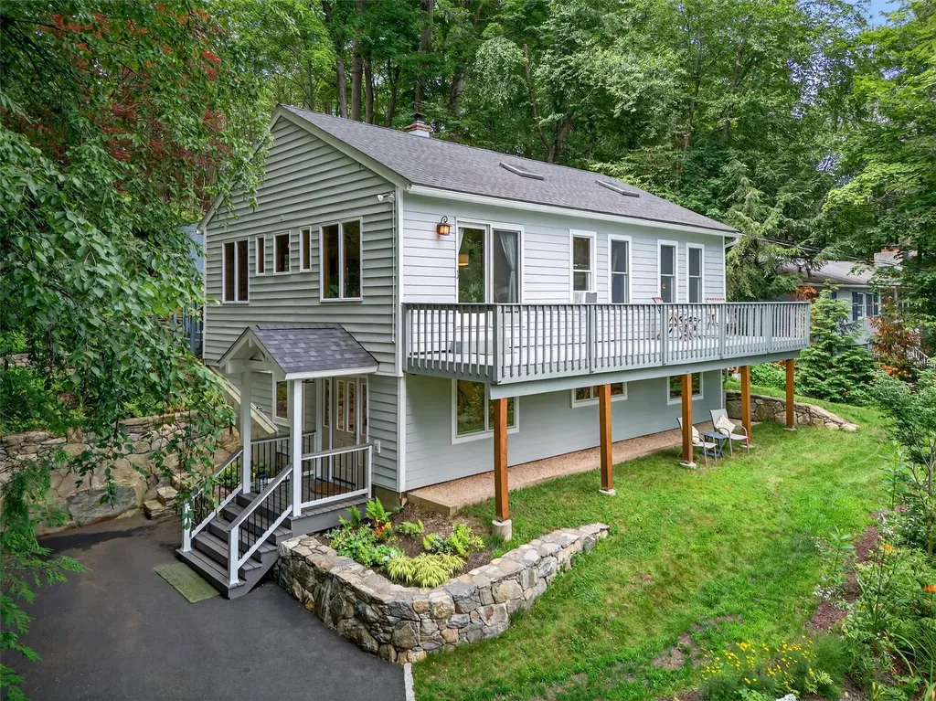 49 Oak Ridge Drive Putnam Valley NY 10579