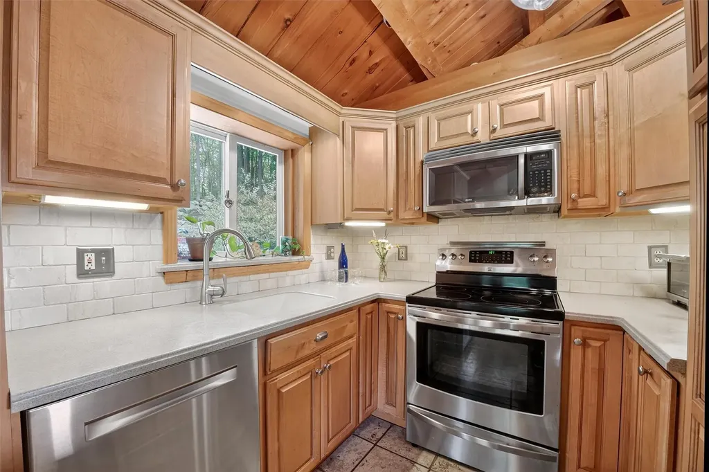 49 Oak Ridge Drive Putnam Valley NY 10579