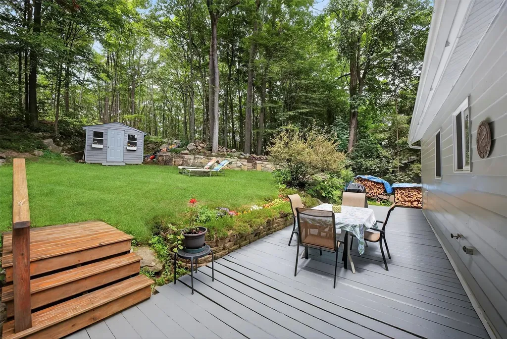 49 Oak Ridge Drive Putnam Valley NY 10579