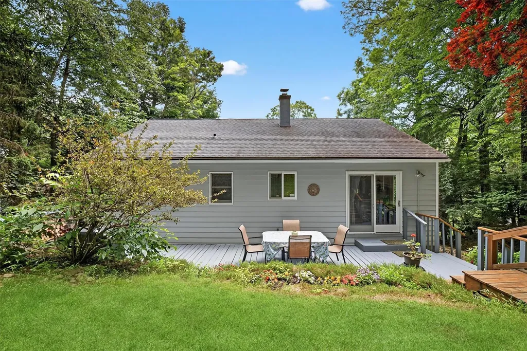 49 Oak Ridge Drive Putnam Valley NY 10579