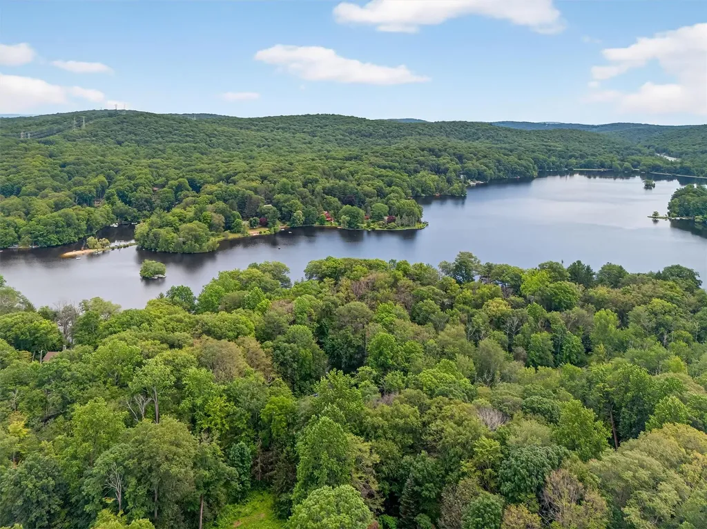 49 Oak Ridge Drive Putnam Valley NY 10579