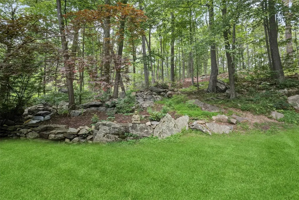 49 Oak Ridge Drive Putnam Valley NY 10579