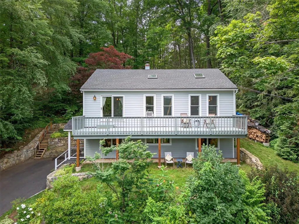 49 Oak Ridge Drive Putnam Valley NY 10579