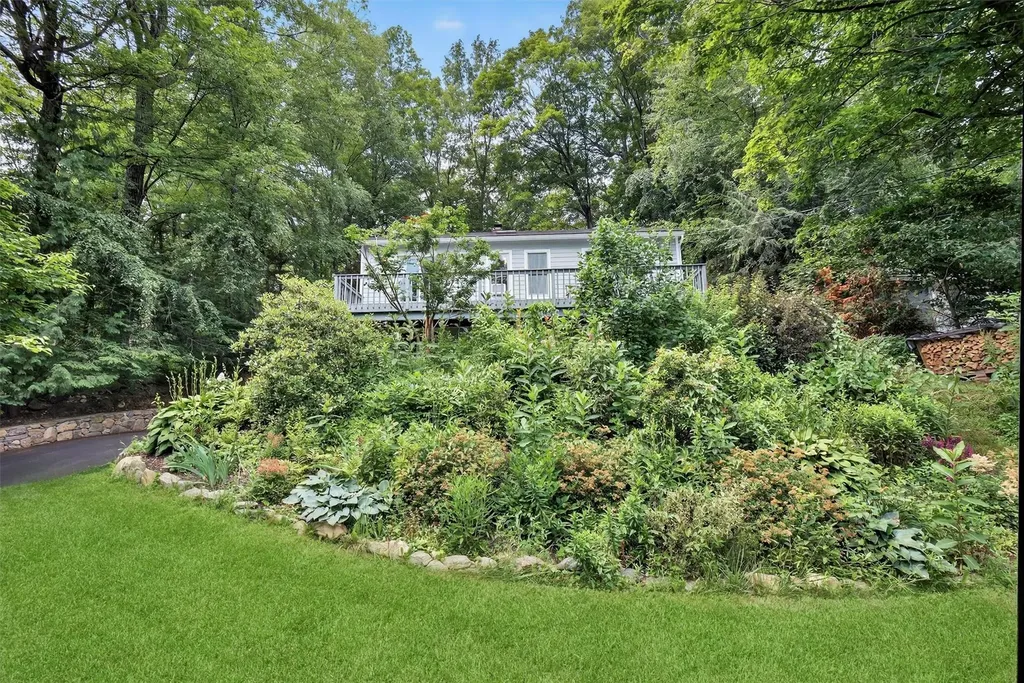 49 Oak Ridge Drive Putnam Valley NY 10579