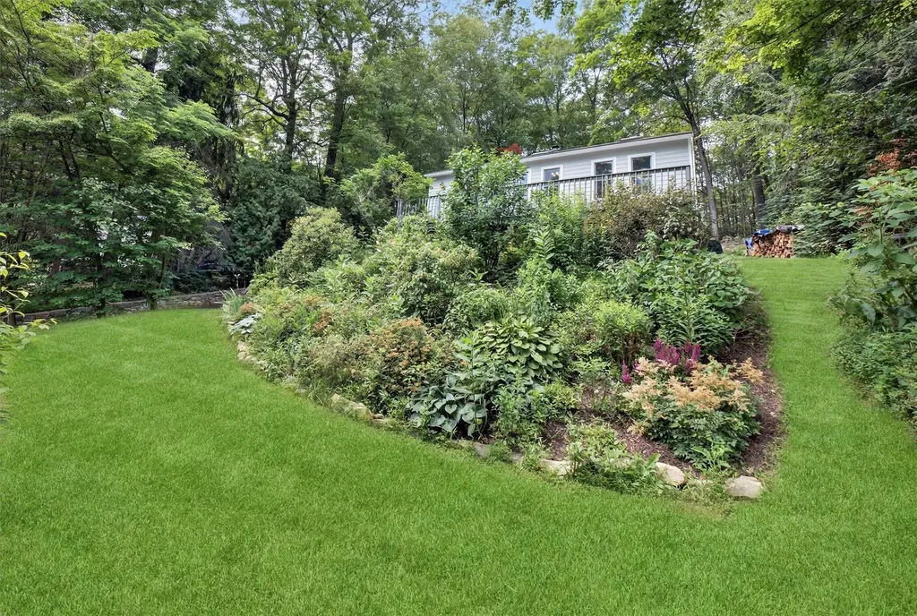 49 Oak Ridge Drive Putnam Valley NY 10579
