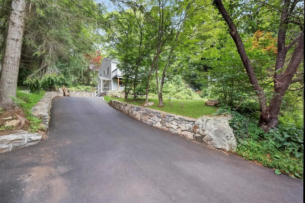 49 Oak Ridge Drive Putnam Valley NY 10579