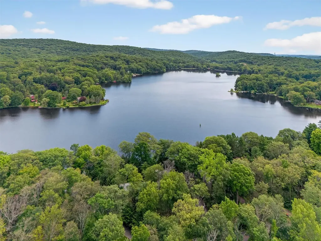 49 Oak Ridge Drive Putnam Valley NY 10579