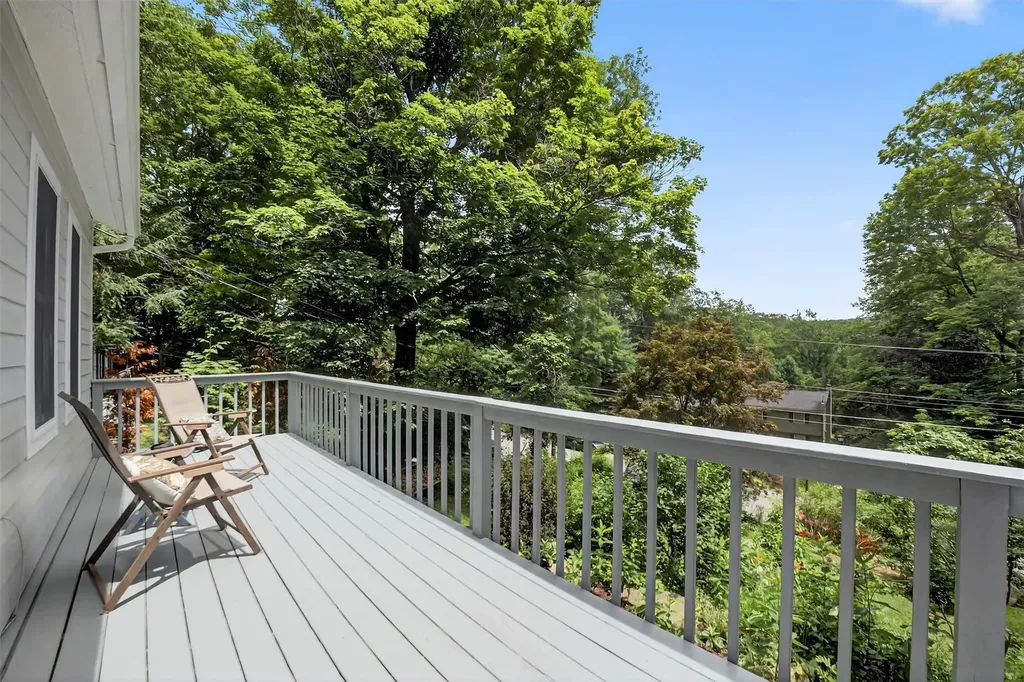 49 Oak Ridge Drive Putnam Valley NY 10579