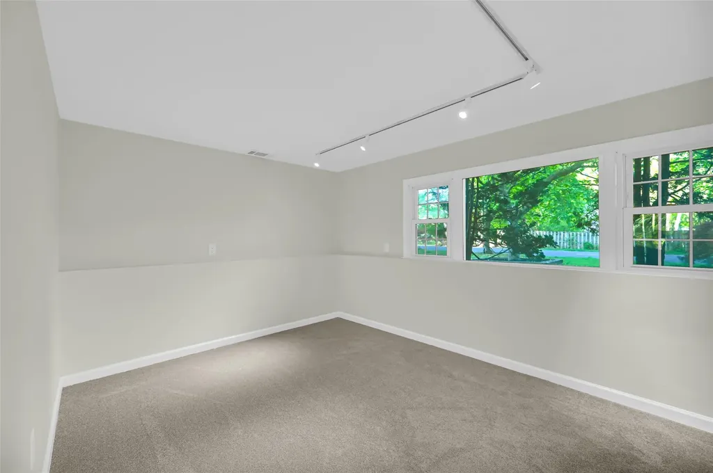 23 White Oak Lane Bardonia NY 10954
