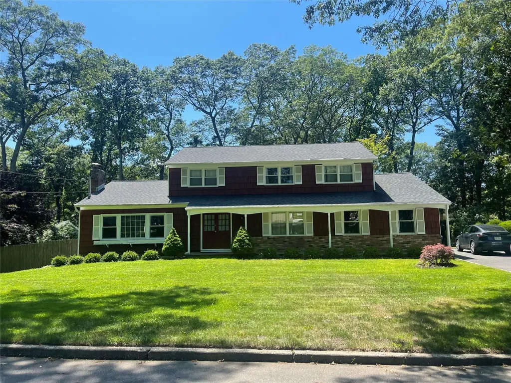 4 Cornwallis Road East Setauket NY 11733