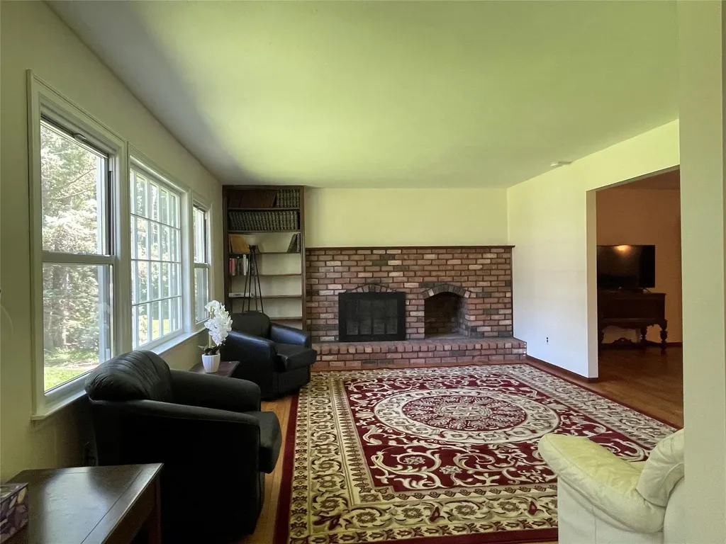 4 Cornwallis Road East Setauket NY 11733